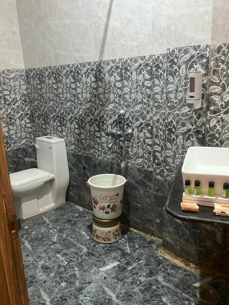Kashi Inn Varanasi Ngoại thất bức ảnh